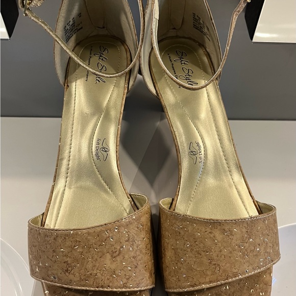 🆕 [12] NEW Hush puppies Madalyn tan and gold Metallic woman’s shoes - Picture 5 of 11